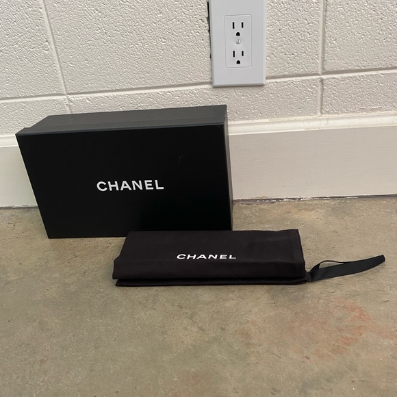 Collection of EMPTY boxes and bags from luxury designers - Picture 6 of 8